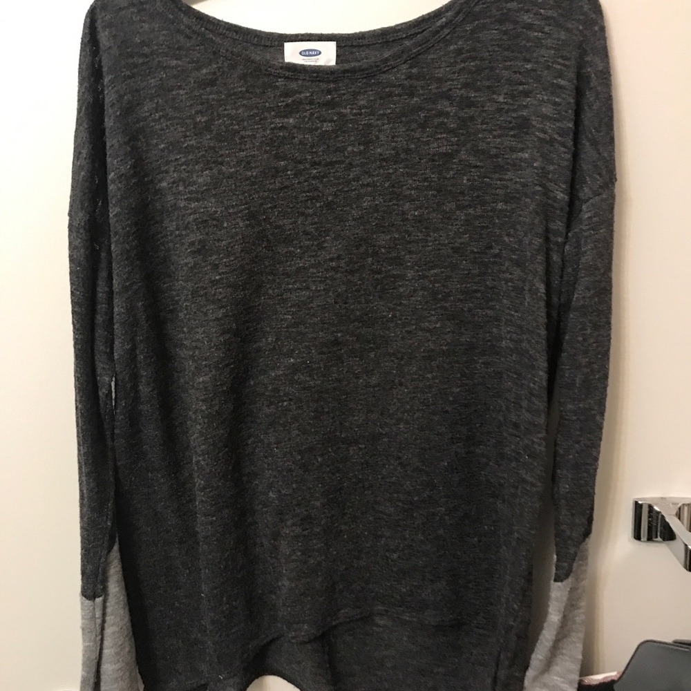 Dark/light gray sweater